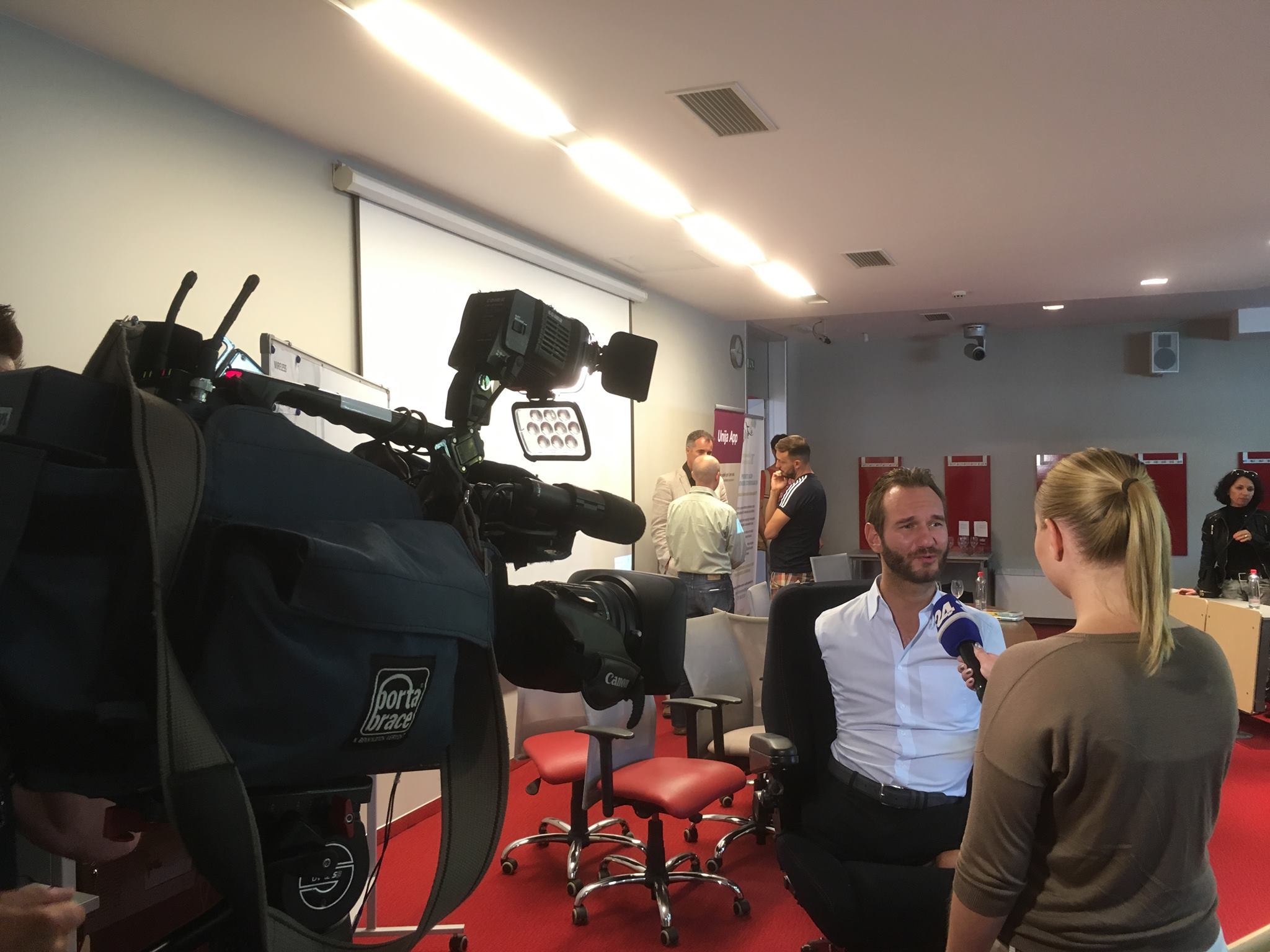 經常接受媒體訪問。（圖／翻攝自FB@Nick Vujicic）